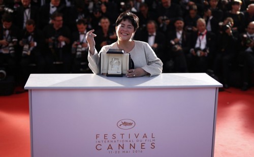 epa05324000 Philippino actress Jaclyn Jose poses with her Best Performance by an Actress award for 'Ma'Rosa' during the Award Winners photocall at the 69th annual Cannes Film Festival in Cannes, France, 22 May 2016. EPA/IAN LANGSDON